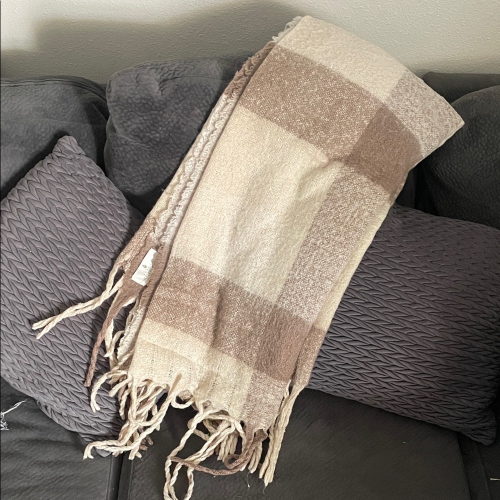Cozy Brown and Cream Throw Blanket